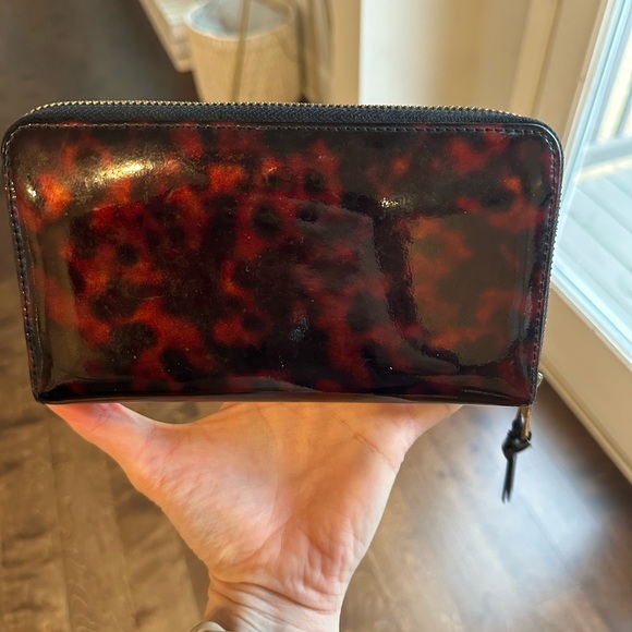 Tory Burch Tortoise Shell Robinson Zip Wallet - Picture 4 of 5